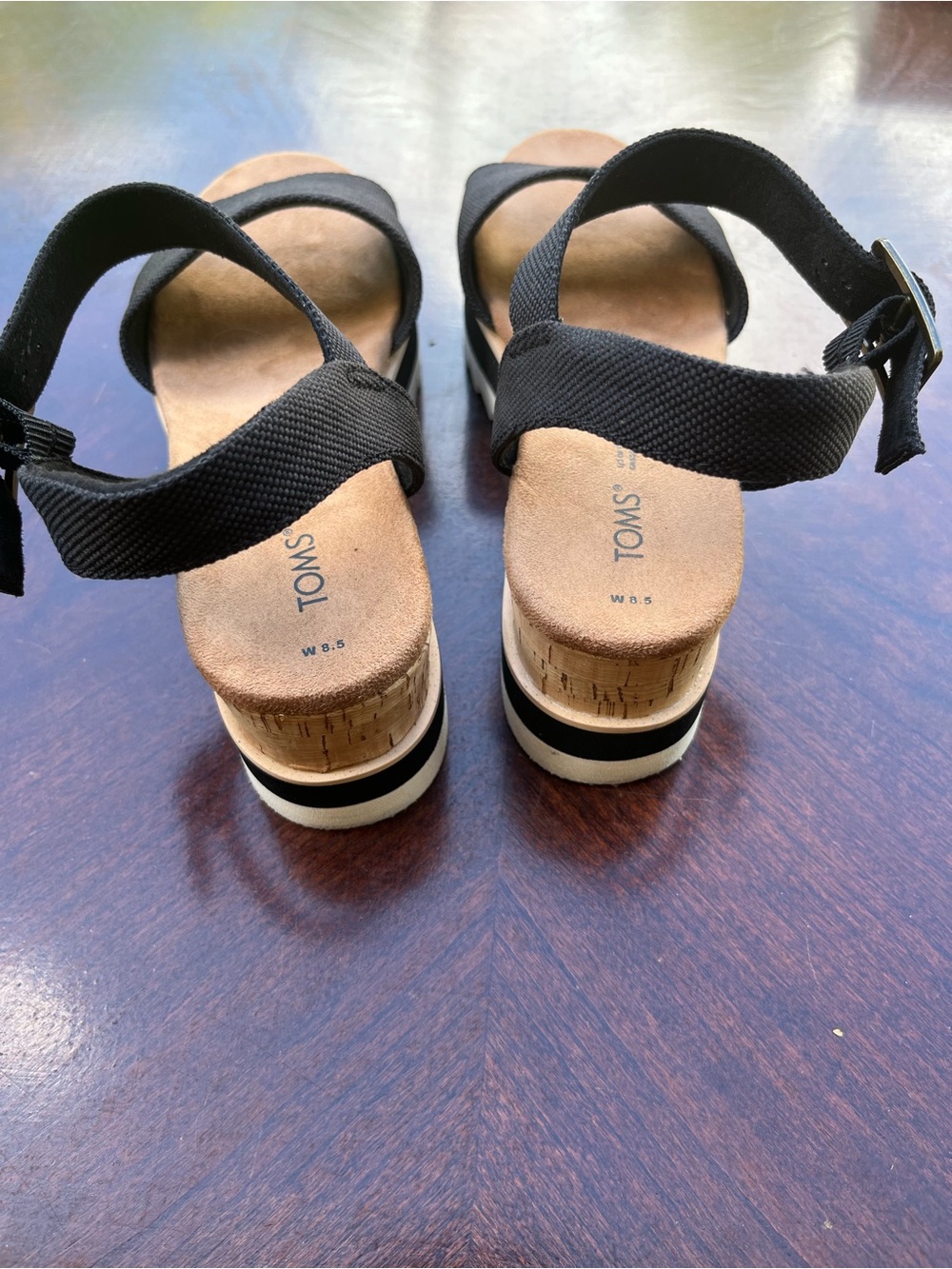 Toms Black Wedge Womens Sandal Strap Small Platform Comfort 8.5 - Picture 2 of 4